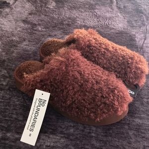 NWT No Boundaries Brown Slip-On Clogs Womens Size: 8